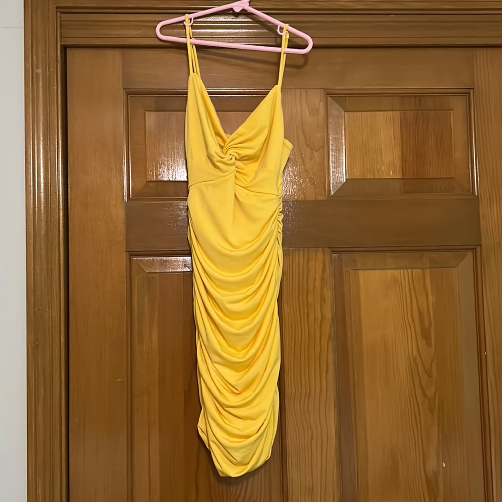 Never worn yellow homecoming dress!